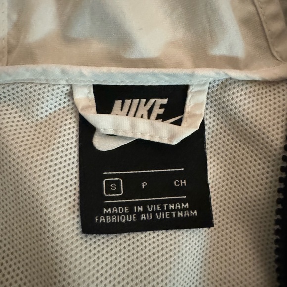 Nike Jacket - Picture 2 of 4